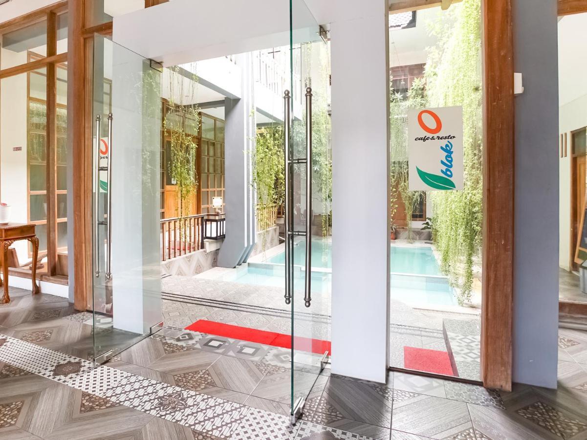 Urbanview Hotel Blok O International By Reddoorz Baturetno Exterior foto