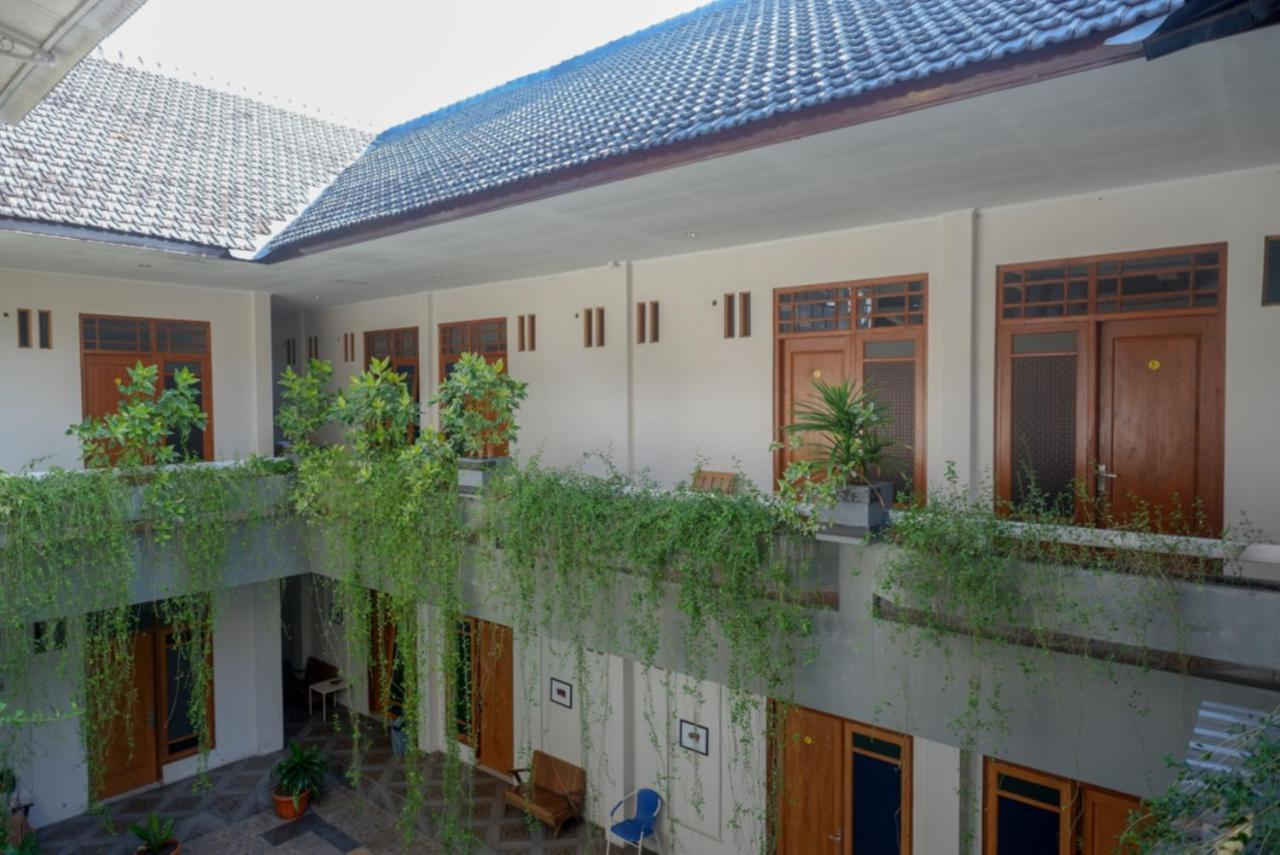 Urbanview Hotel Blok O International By Reddoorz Baturetno Exterior foto